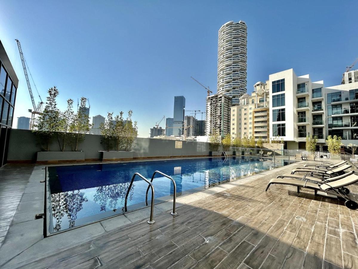 Homes2retreat - Stylish Gym & Pool, Jvc *
